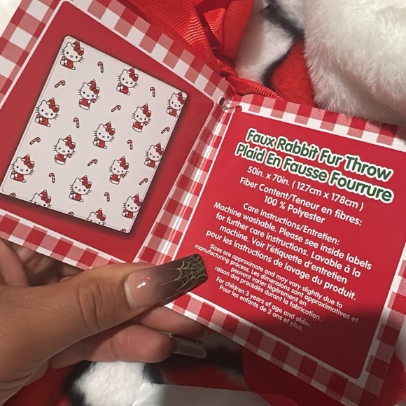 Hello Kitty Christmas Blanket - Picture 2 of 2